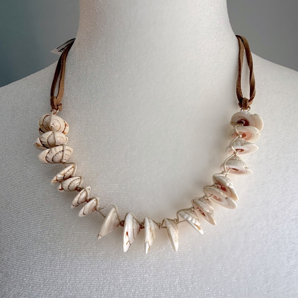 FREE PEOPLE - Shell Leather Necklace